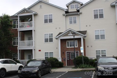 9823 Hyde Glen Court Charlotte NC 28262