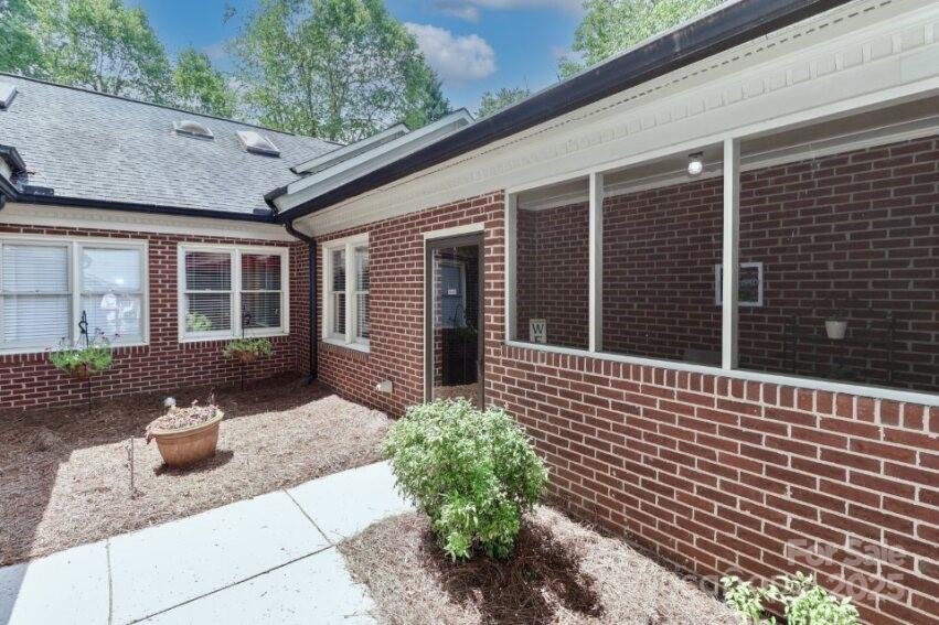 Victoria Anne Condos - Residential