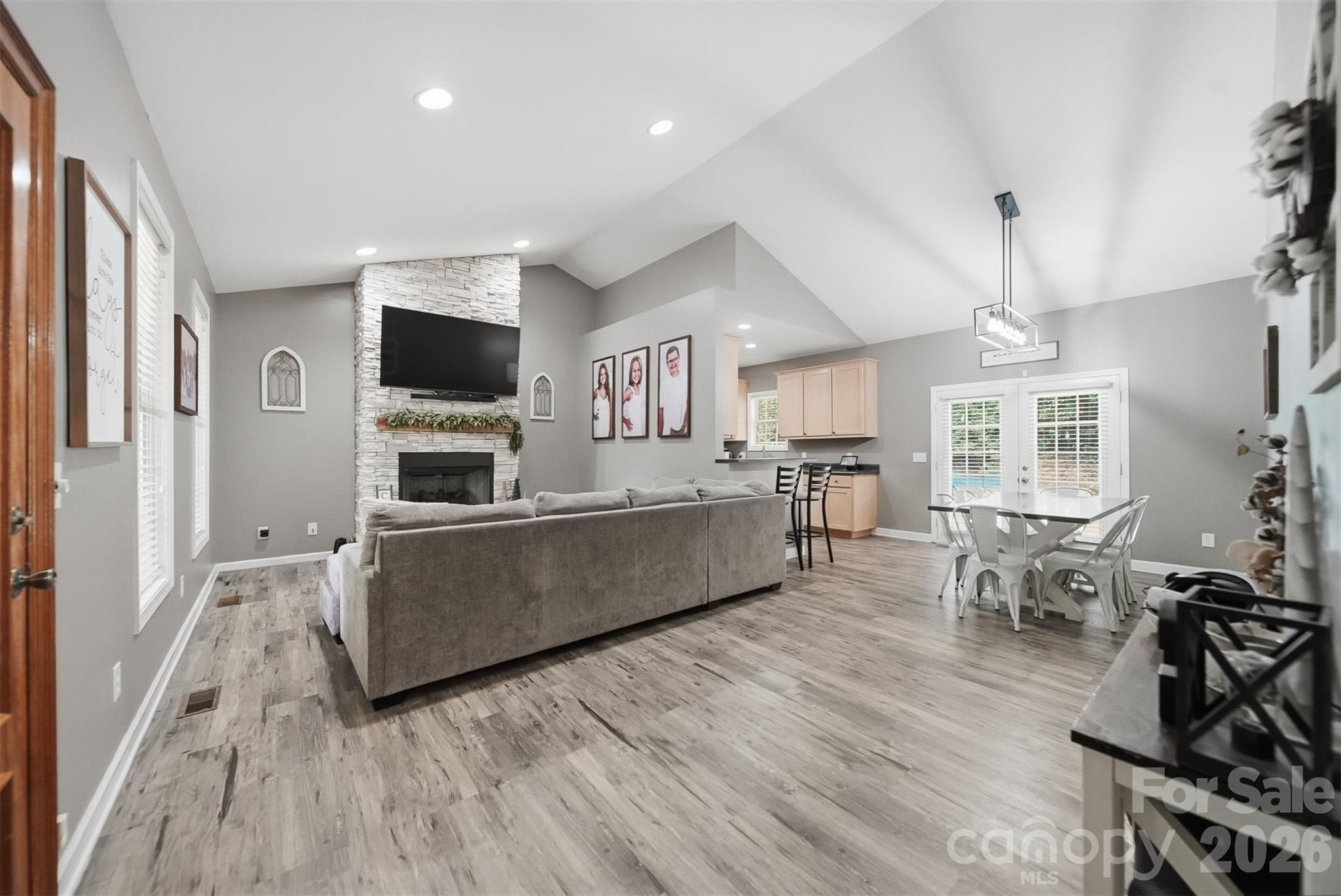1395 Robinhood Drive