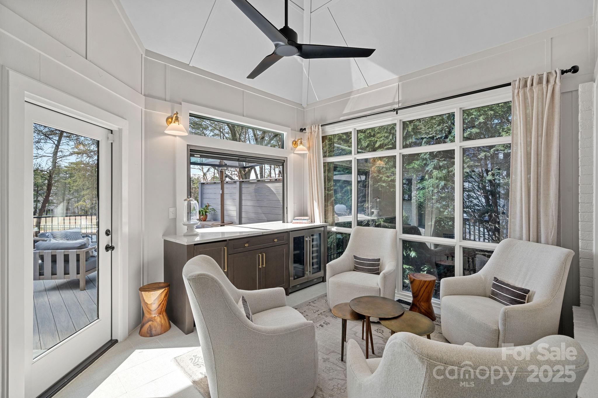 The Peninsula - Residential