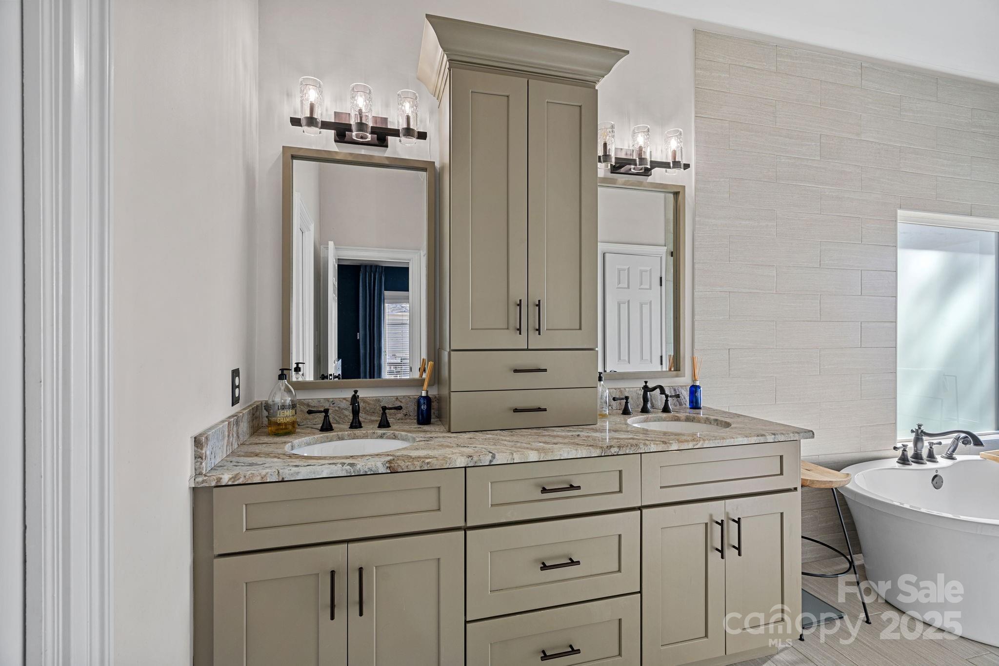 The Peninsula - Residential