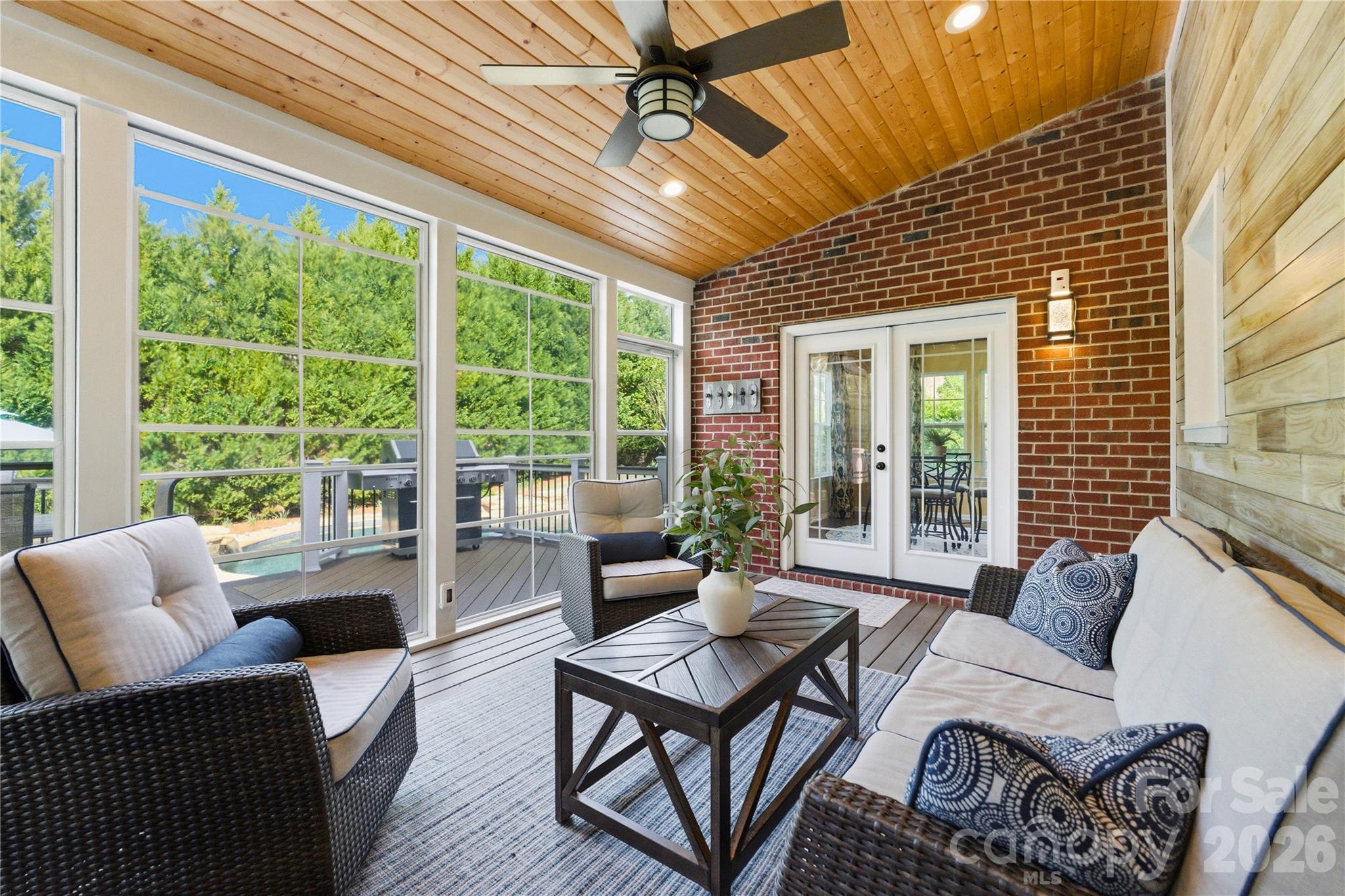 River Lakes - Residential