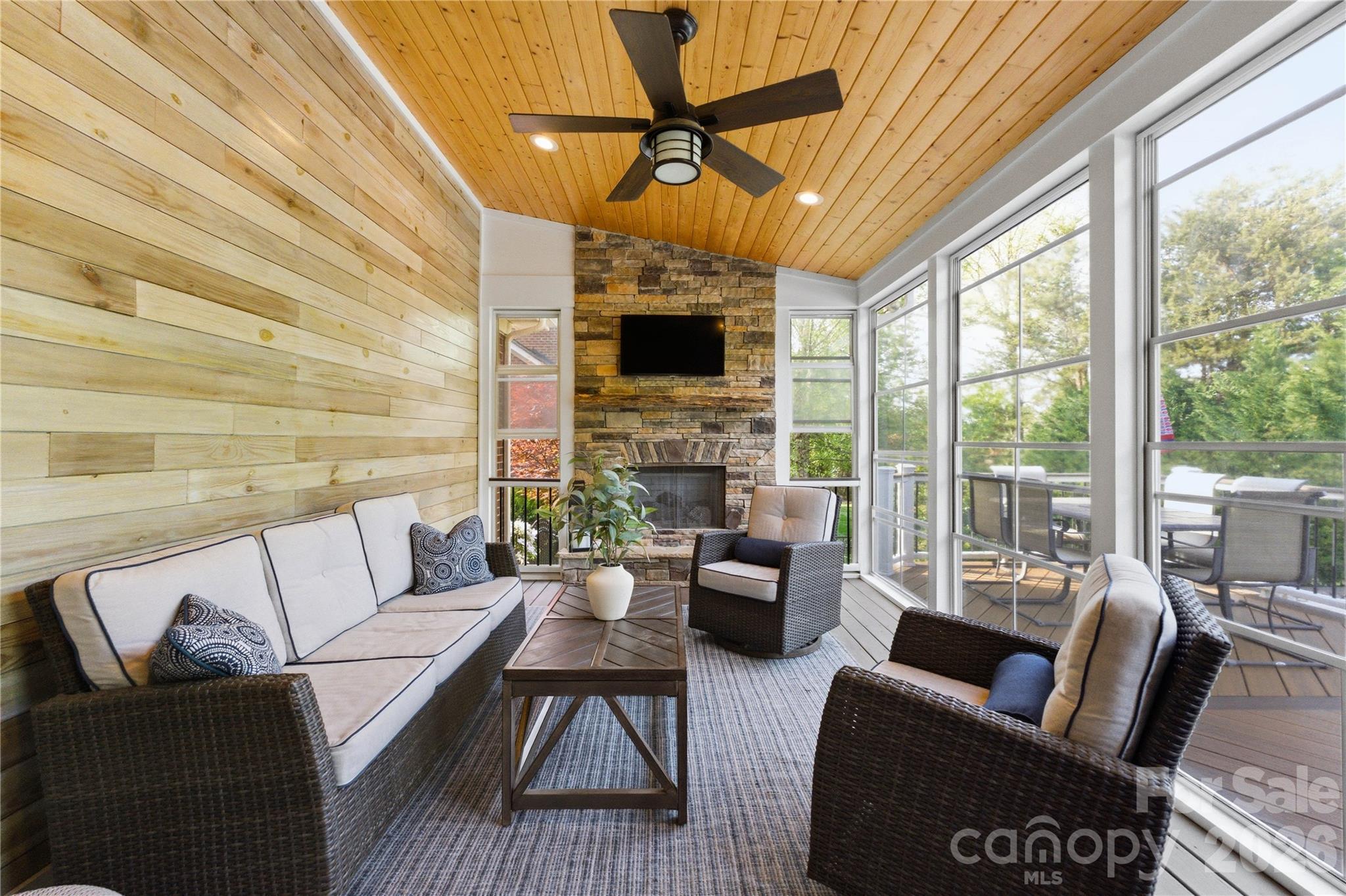 River Lakes - Residential