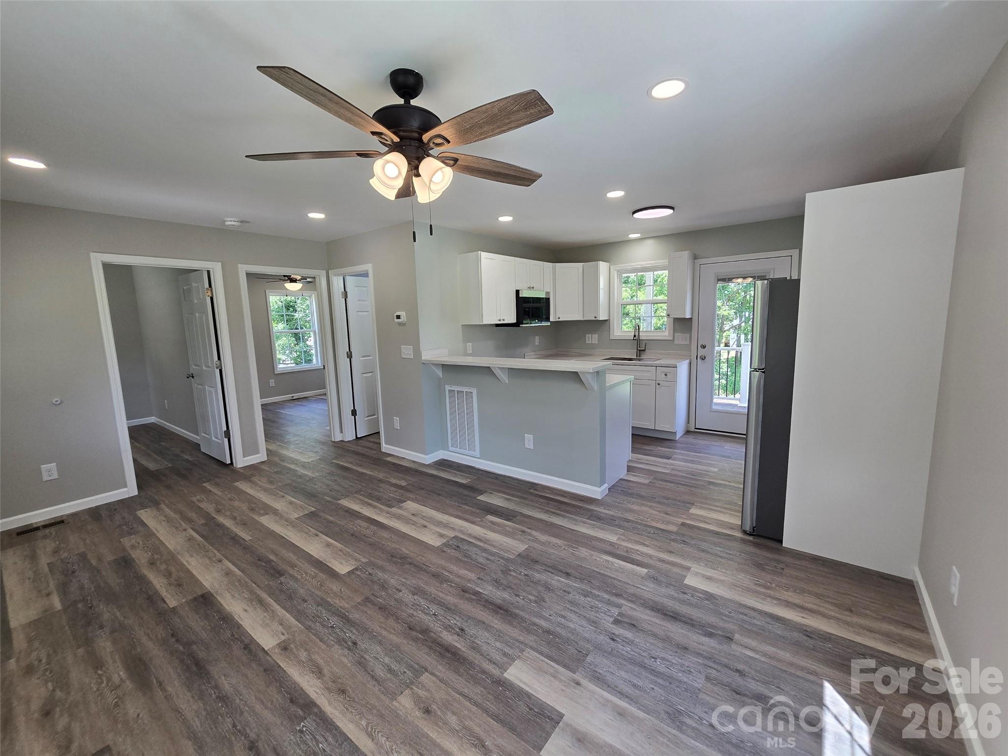 202 W Roswell Street