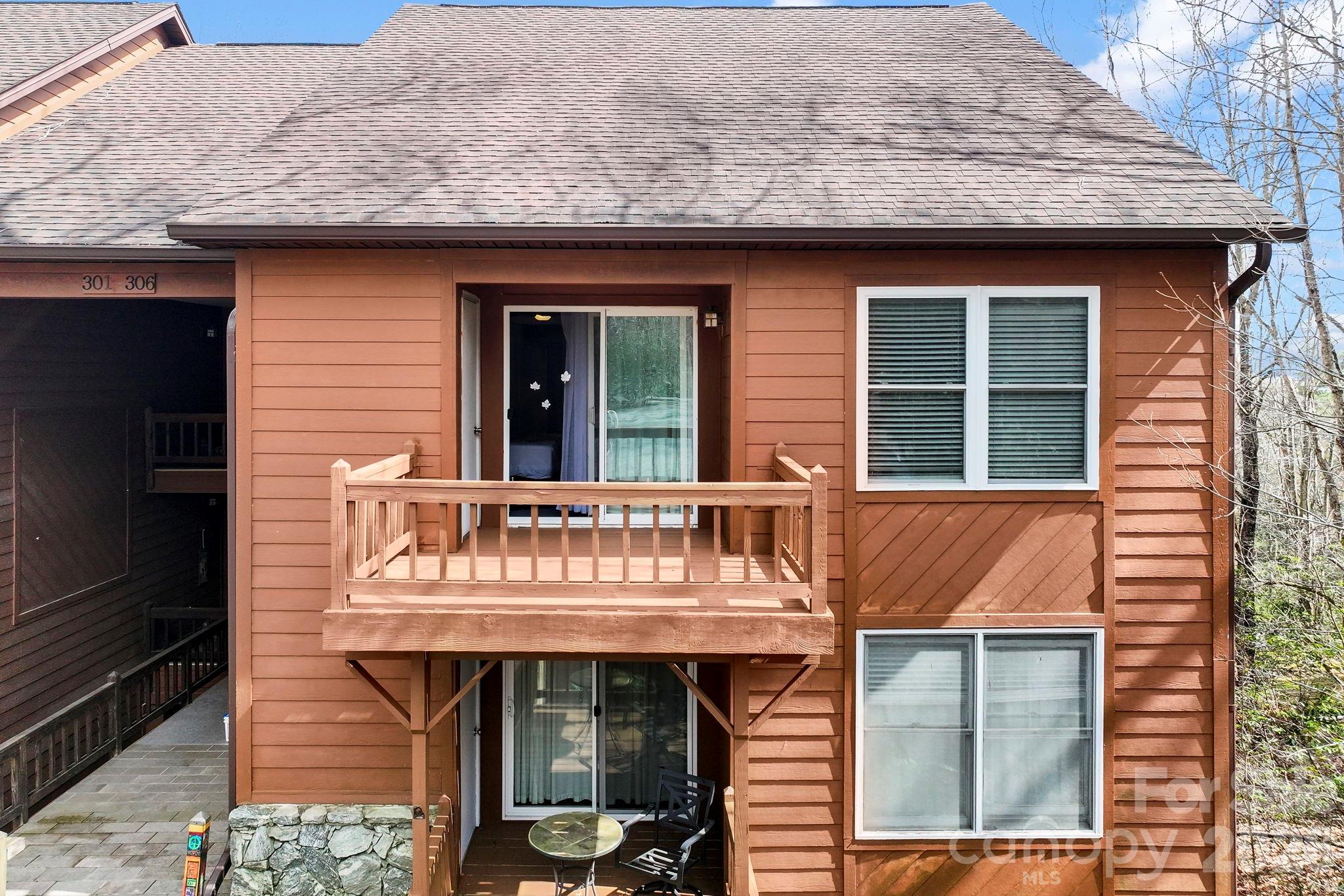 Toxaway Views Condominiuns - Residential