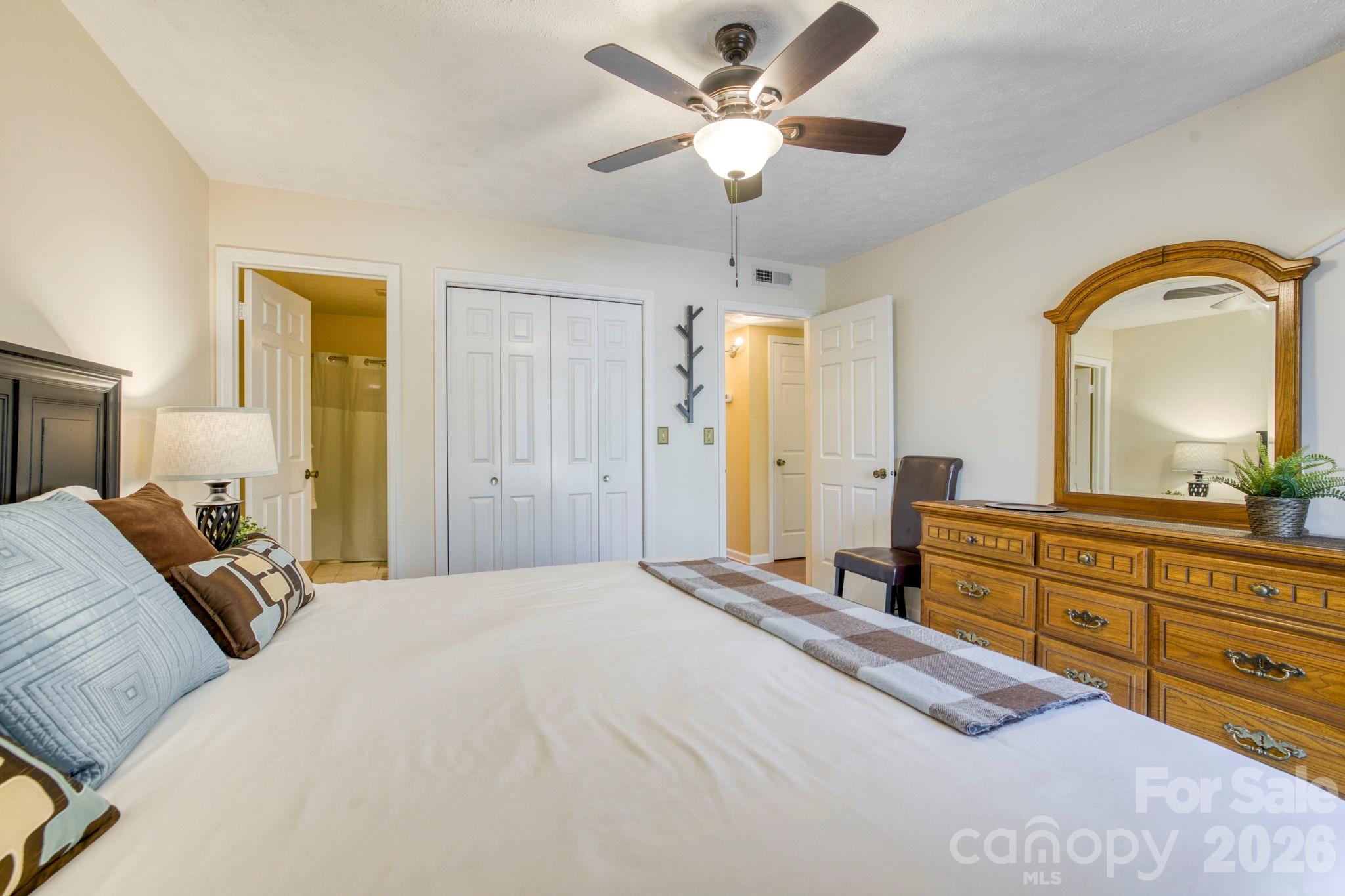 Toxaway Views Condominiuns - Residential