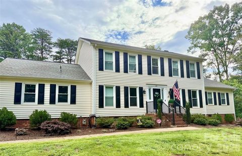 Photo of 1171 37th Avenue Drive NE, Hickory, NC 28601 (MLS # 4399126)