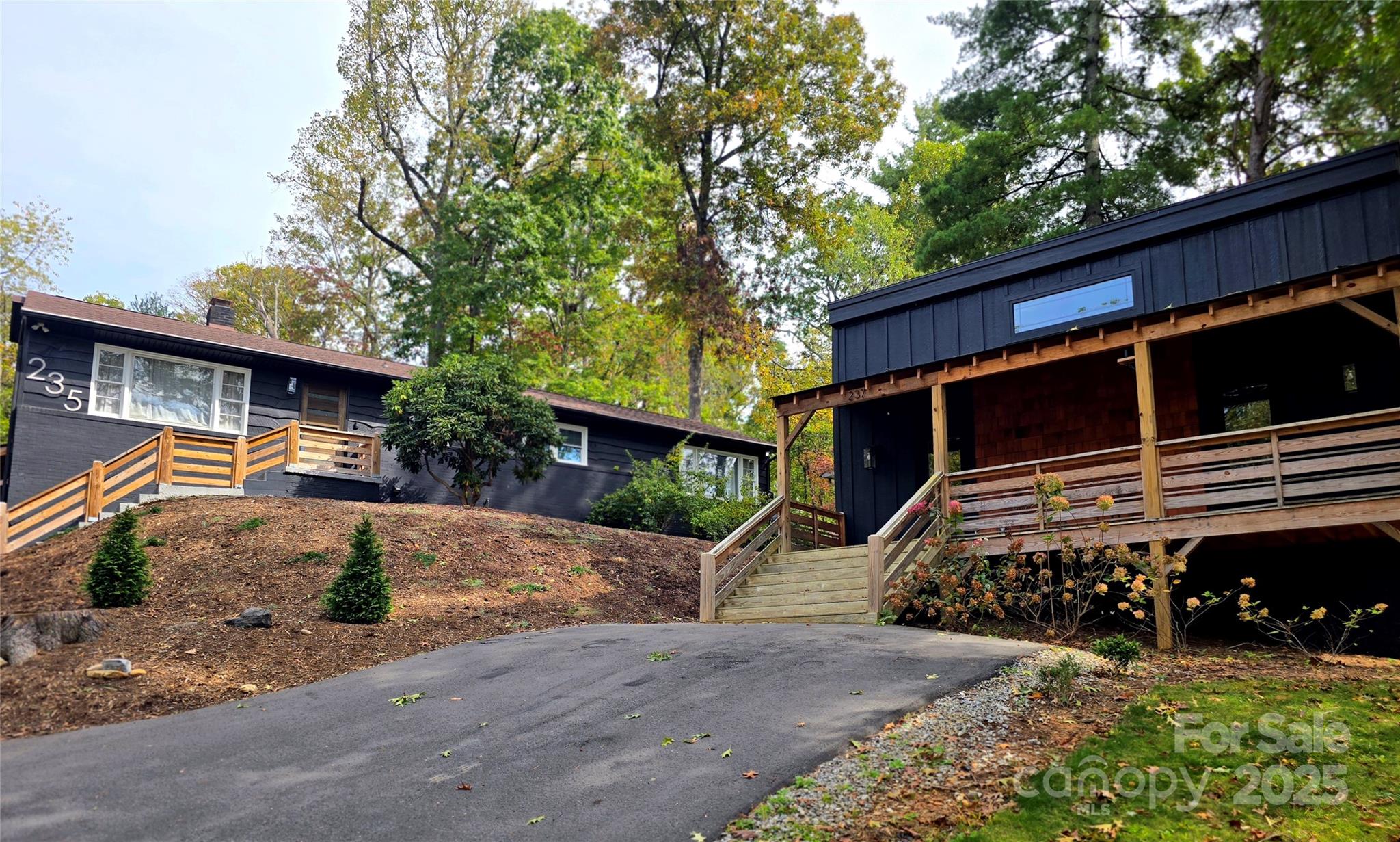 Royal Pines - Residential