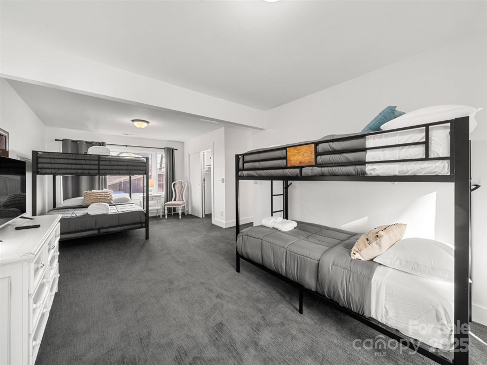 Royal Pines - Residential