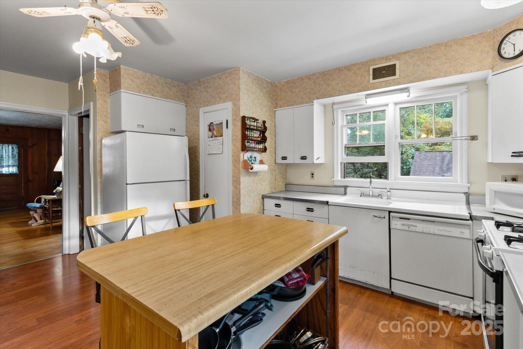 Royal Pines - Residential