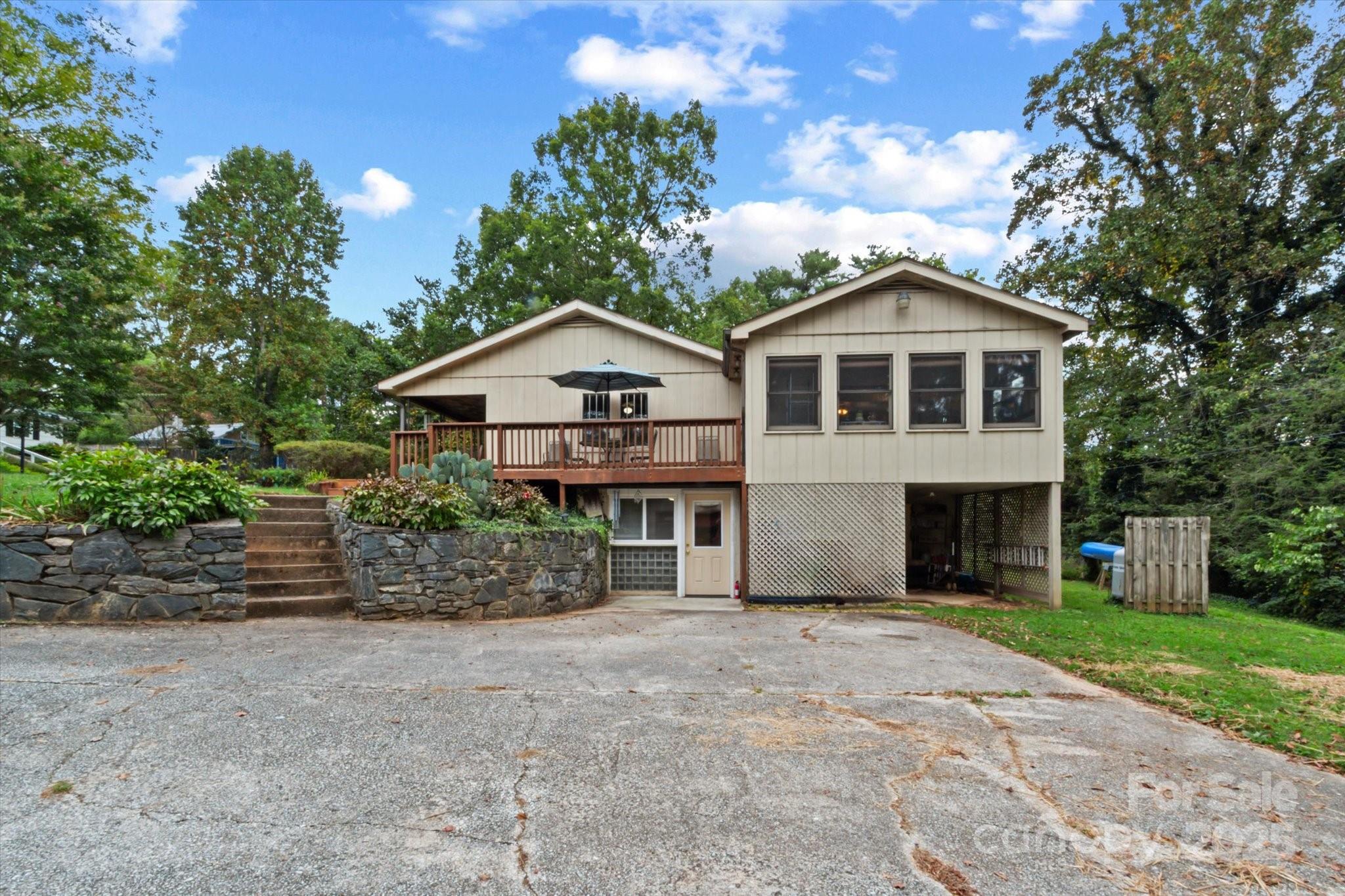 Royal Pines - Residential