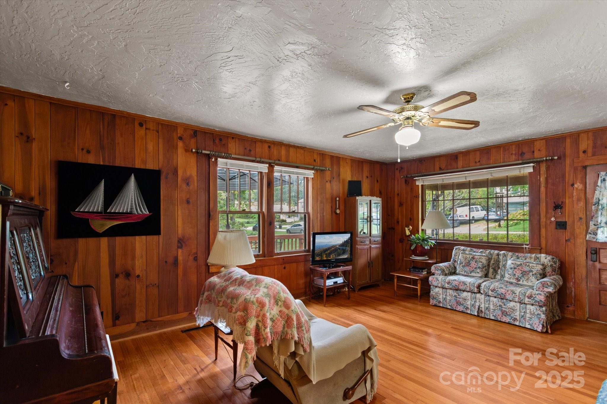 Royal Pines - Residential