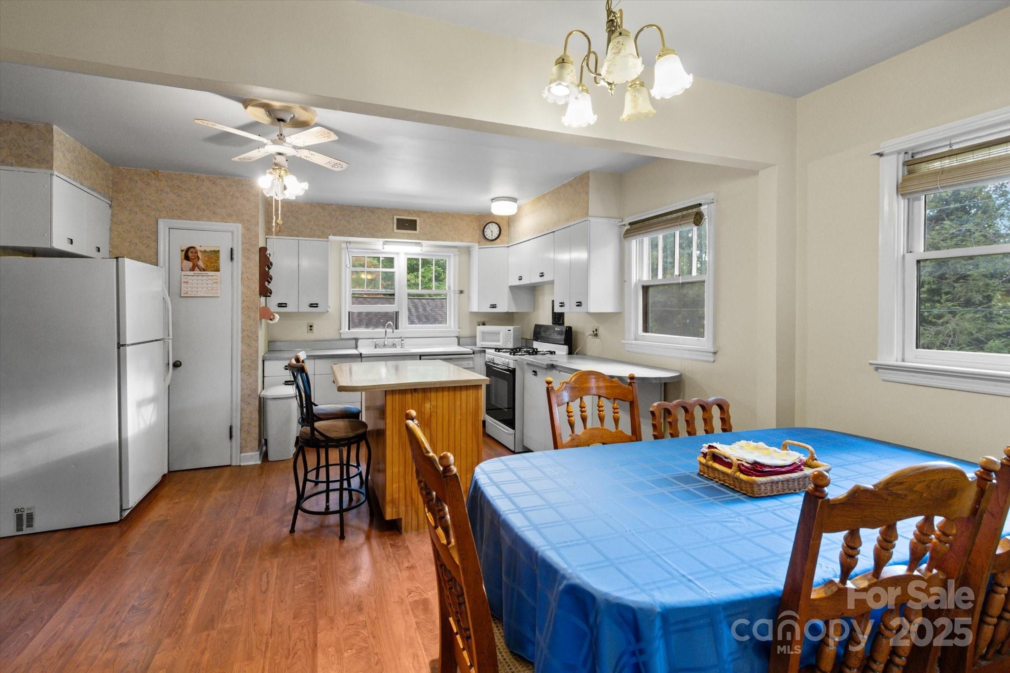 Royal Pines - Residential