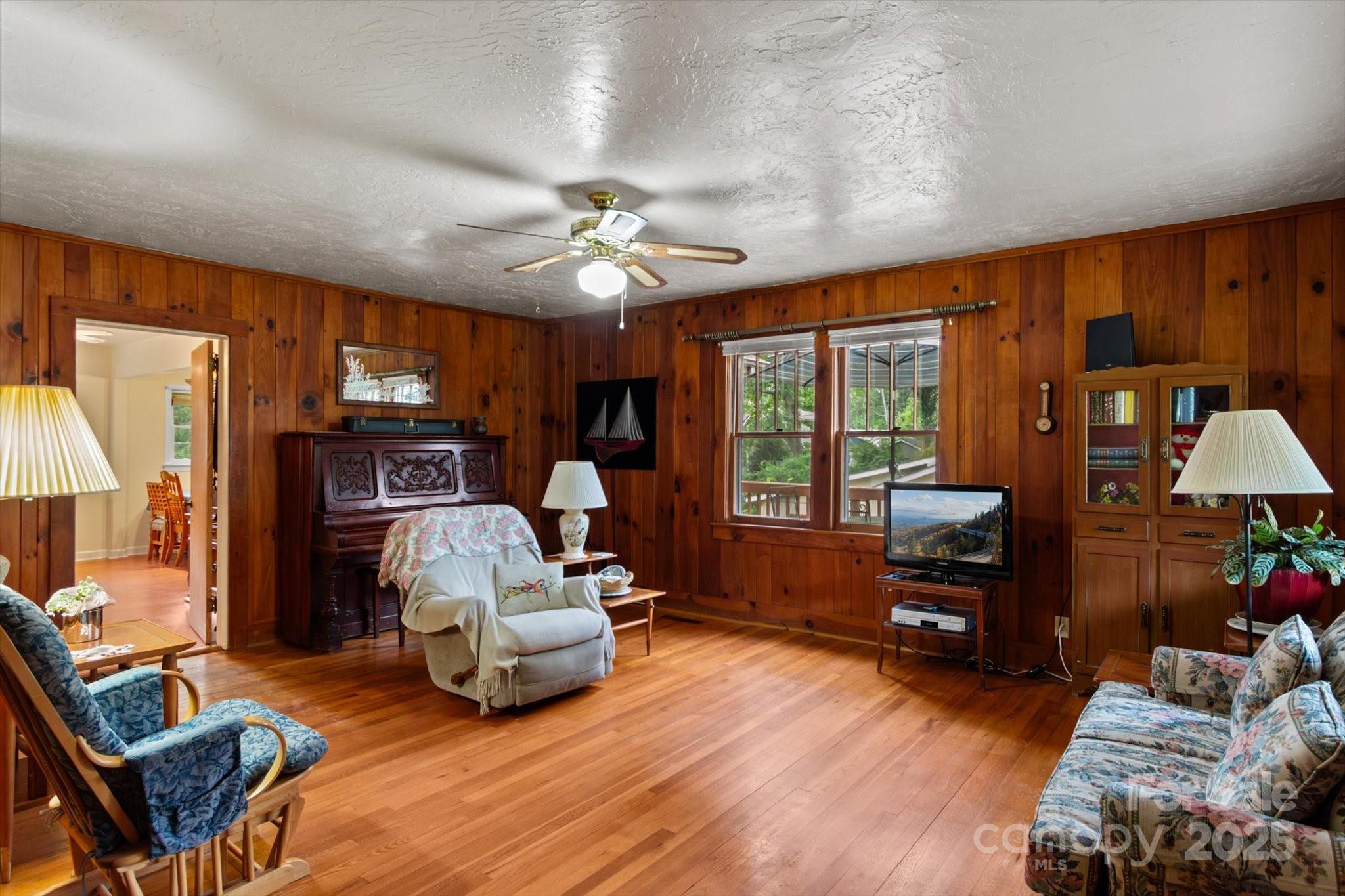 Royal Pines - Residential