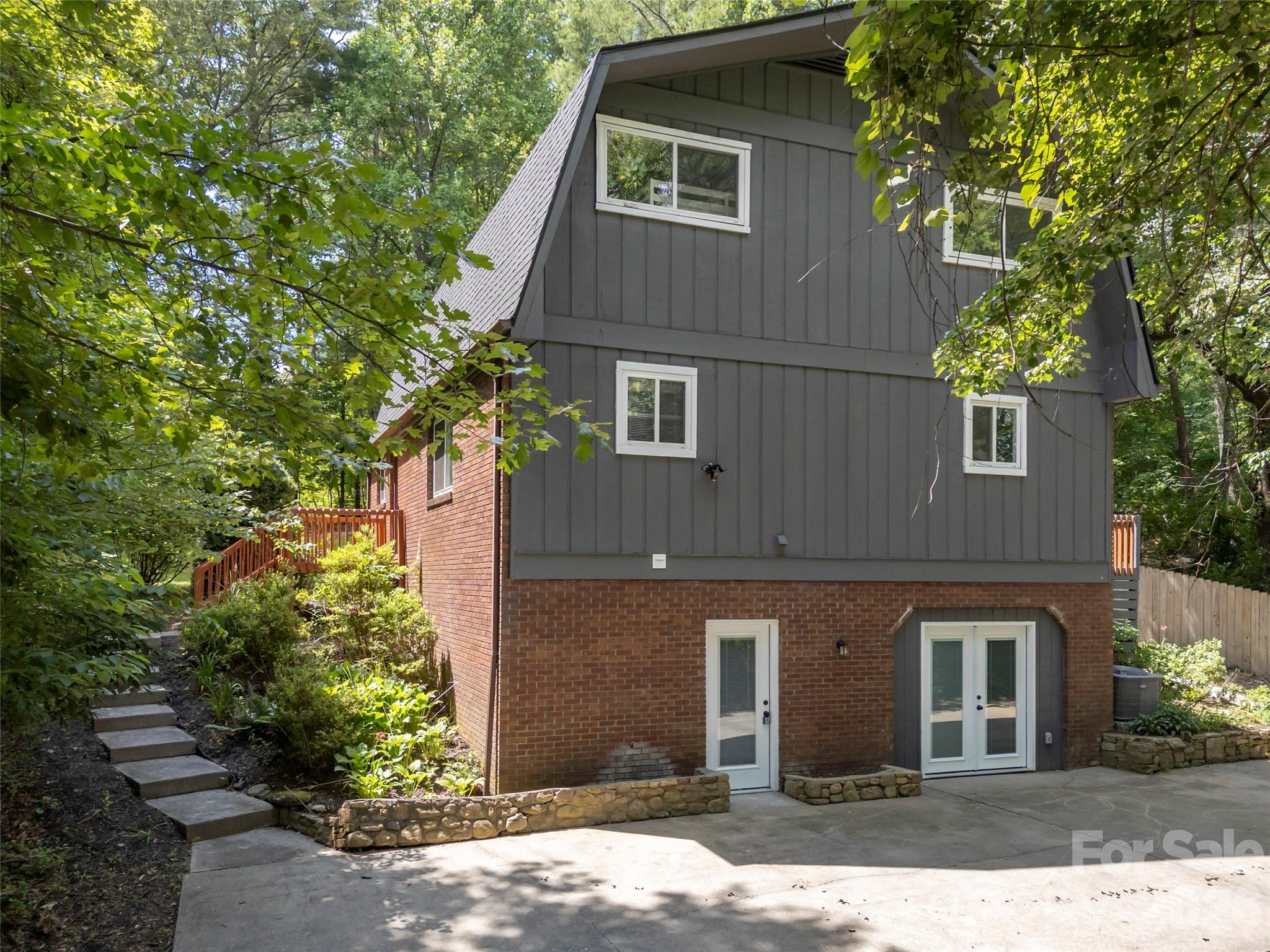 3276 Howard Gap Road