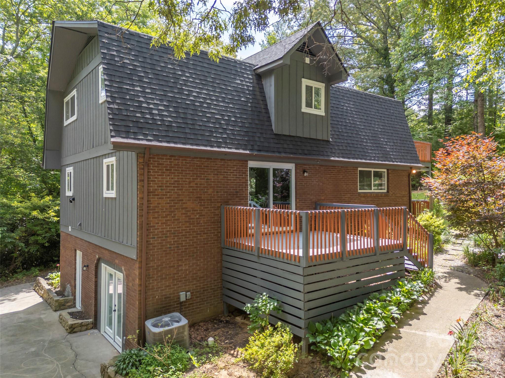 3276 Howard Gap Road