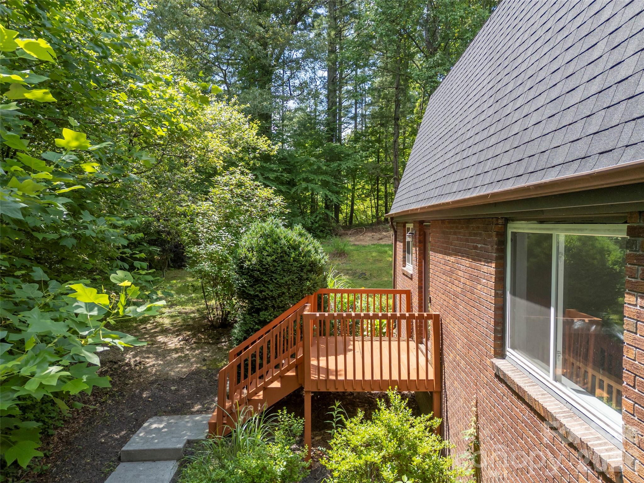 3276 Howard Gap Road