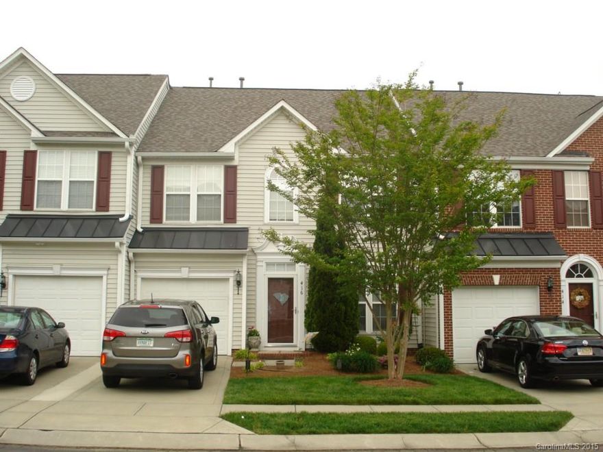 Beautiful 3 Bedroom 2.5 Bath in the desirable location of Autumn Cove, Lake Wylie.  Award winning school district.  The back yard is fenced in with pine bark, so you don't have to mow the lawn and you can enjoy your privacy!  The living room and den have wonderful laminate floors.  The pool is walking distance. LOW SC TAXES! WALKING DISTANCE to the new water park (scheduled to open summer 2016!!)