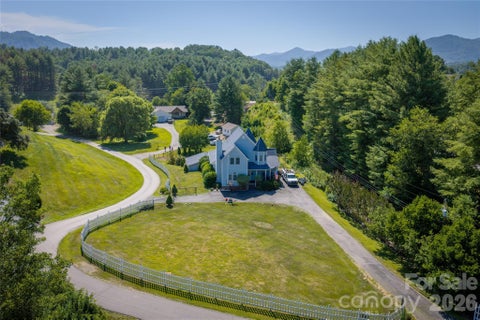 Photo of 22 Dogwood Circle, Burnsville, NC 28714 (MLS # 4402092)