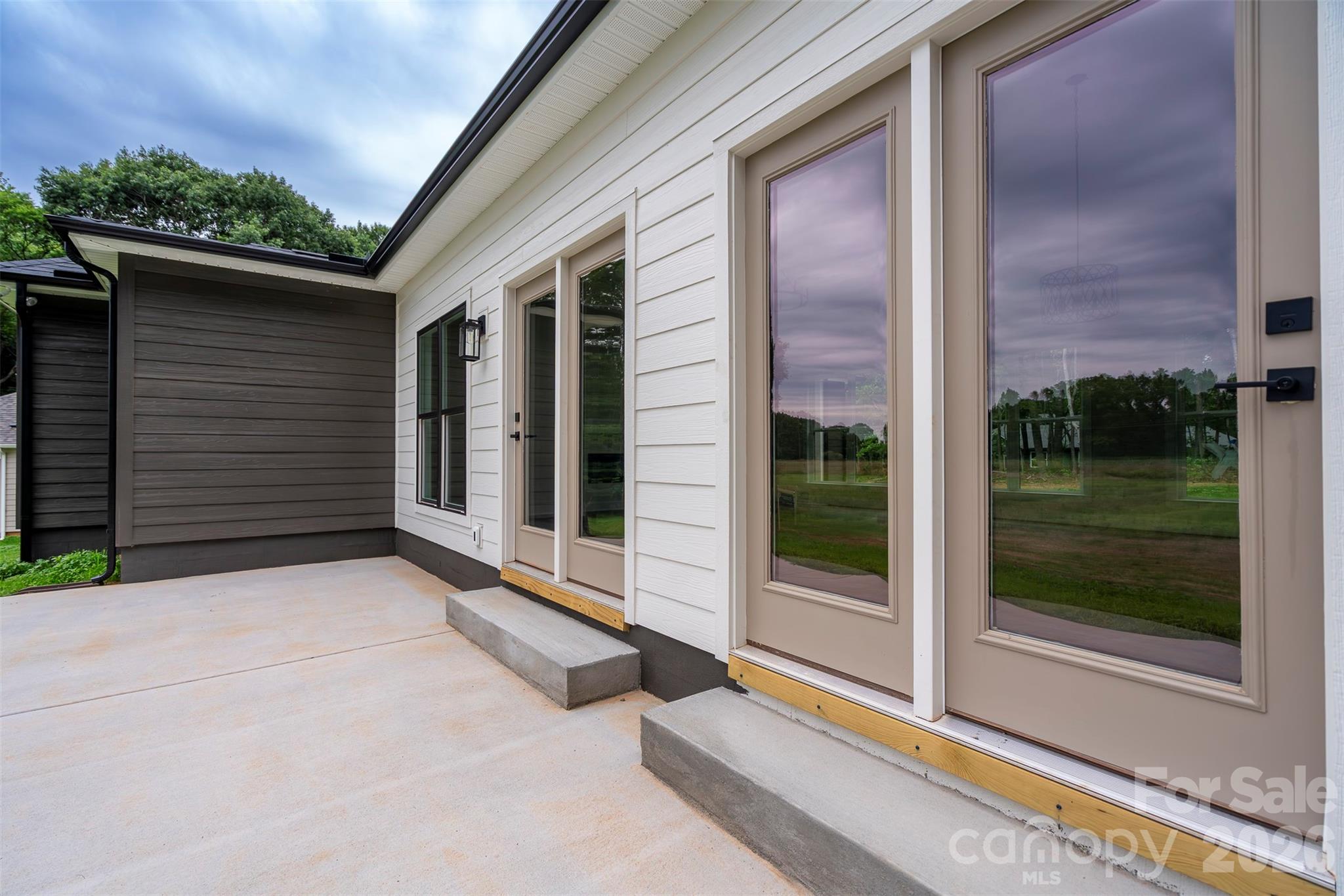 3008 Buffet Lane