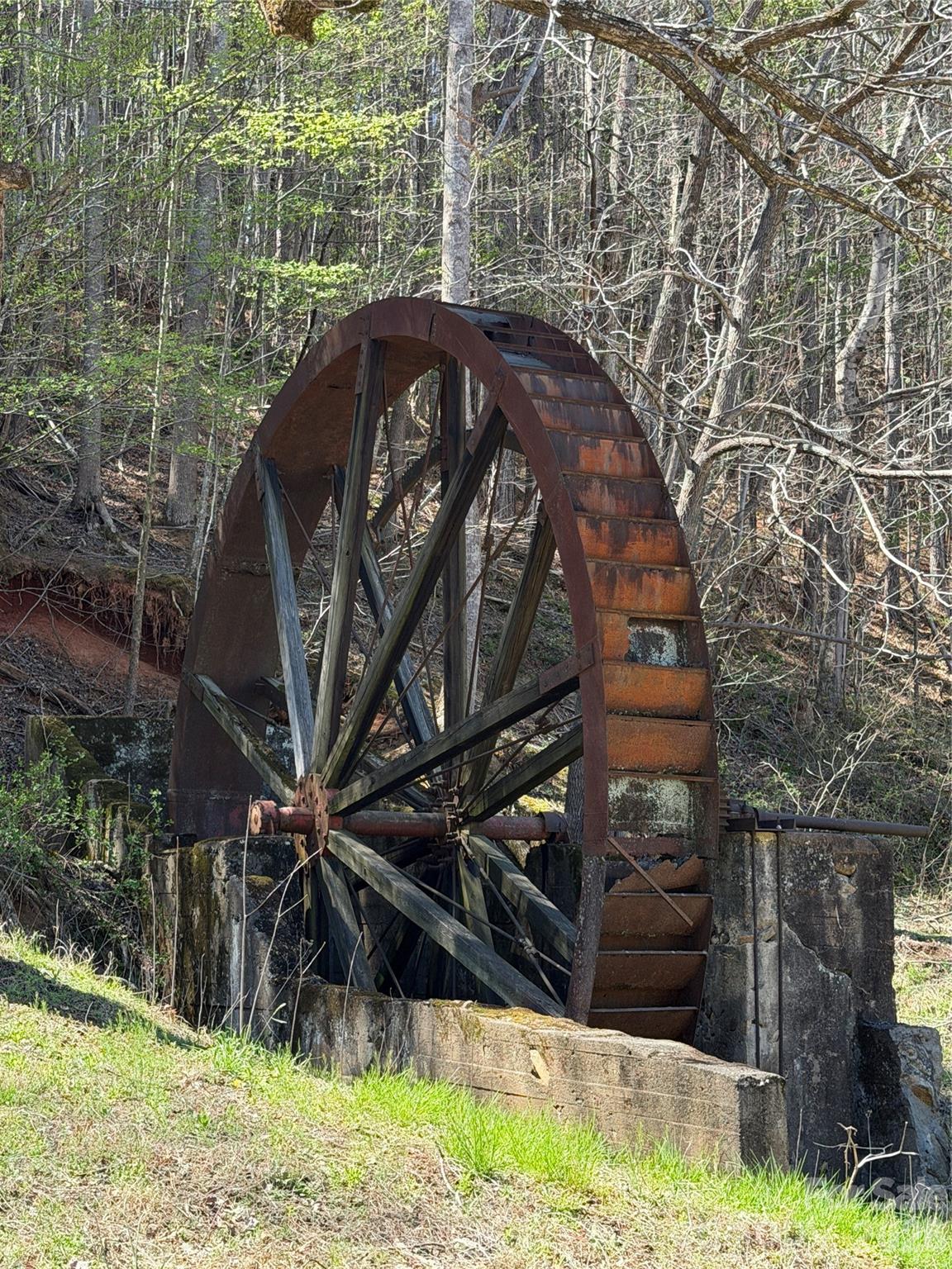 Brights Creek - Land