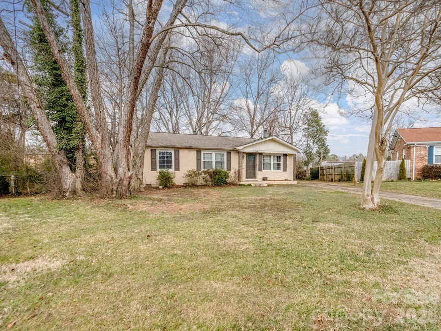 Charming brick ranch located in the thriving Amity Gardens neighborhood, offering stunning hardwood floors and a warm, inviting atmosphere on a peaceful cul-de-sac. This delightful 3-bedroom, 1.5-bath home has incredible potential to shine with just a touch of cosmetic updating. Enjoy a spacious backyard perfect for outdoor gatherings. Conveniently situated just minutes from Oakhurst, Plaza, Cotswold, and Uptown, this property is ideal as a personal residence or a fantastic addition to your real estate portfolio. Don’t miss out—schedule your showing today!