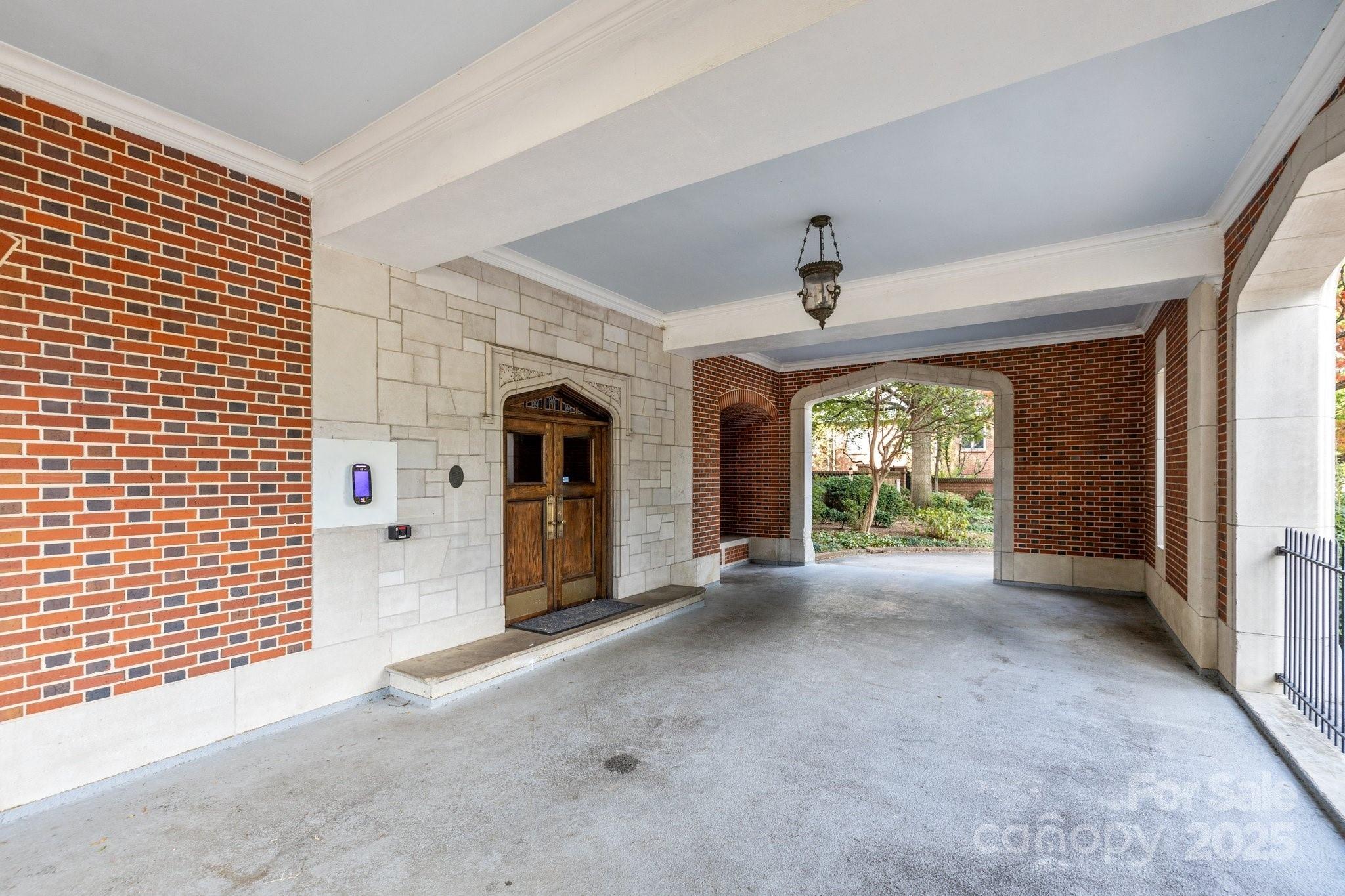 301 W 10th Street 402
