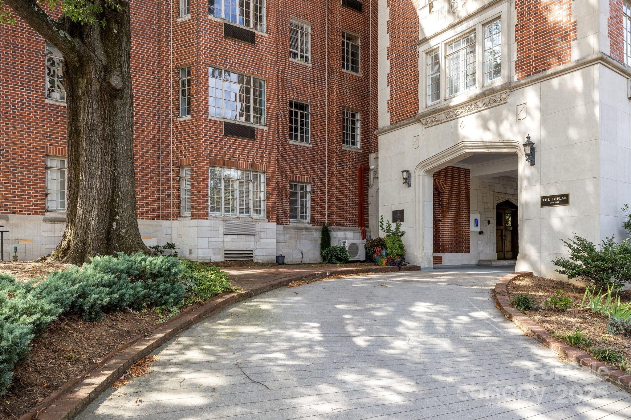 301 W 10th Street 402