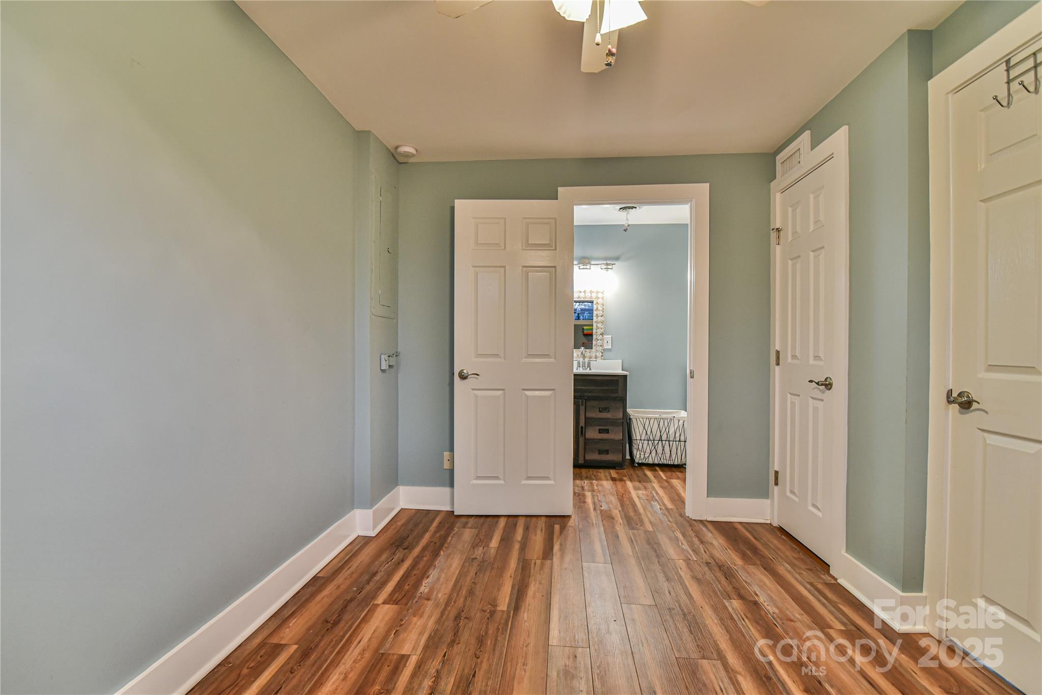 The Lynx Condominium - Residential