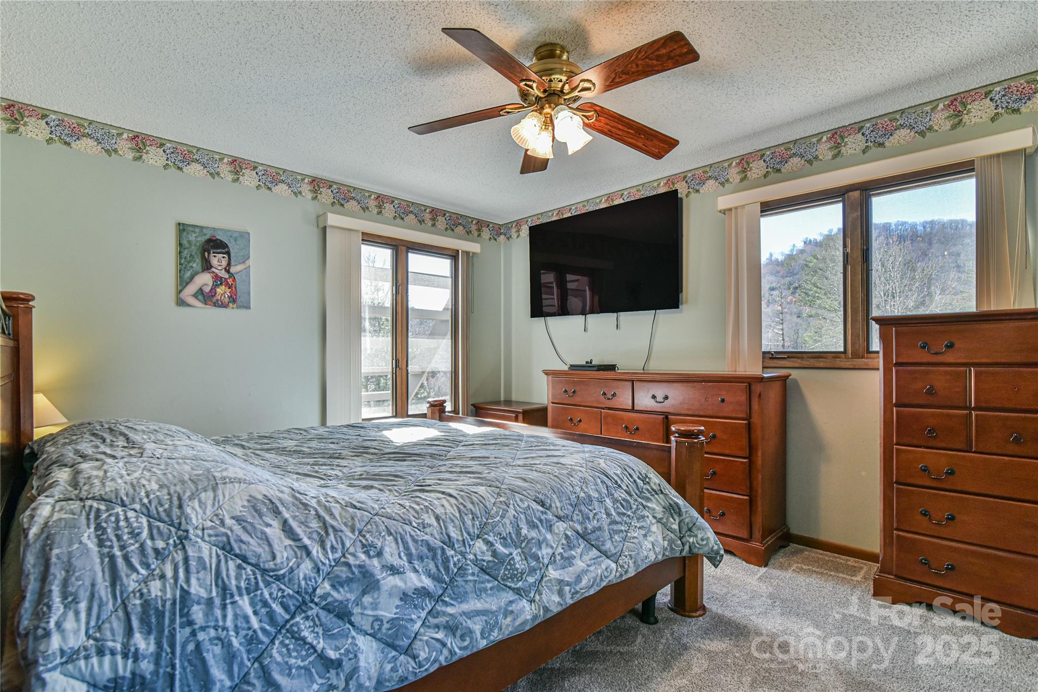 The Lynx Condominium - Residential