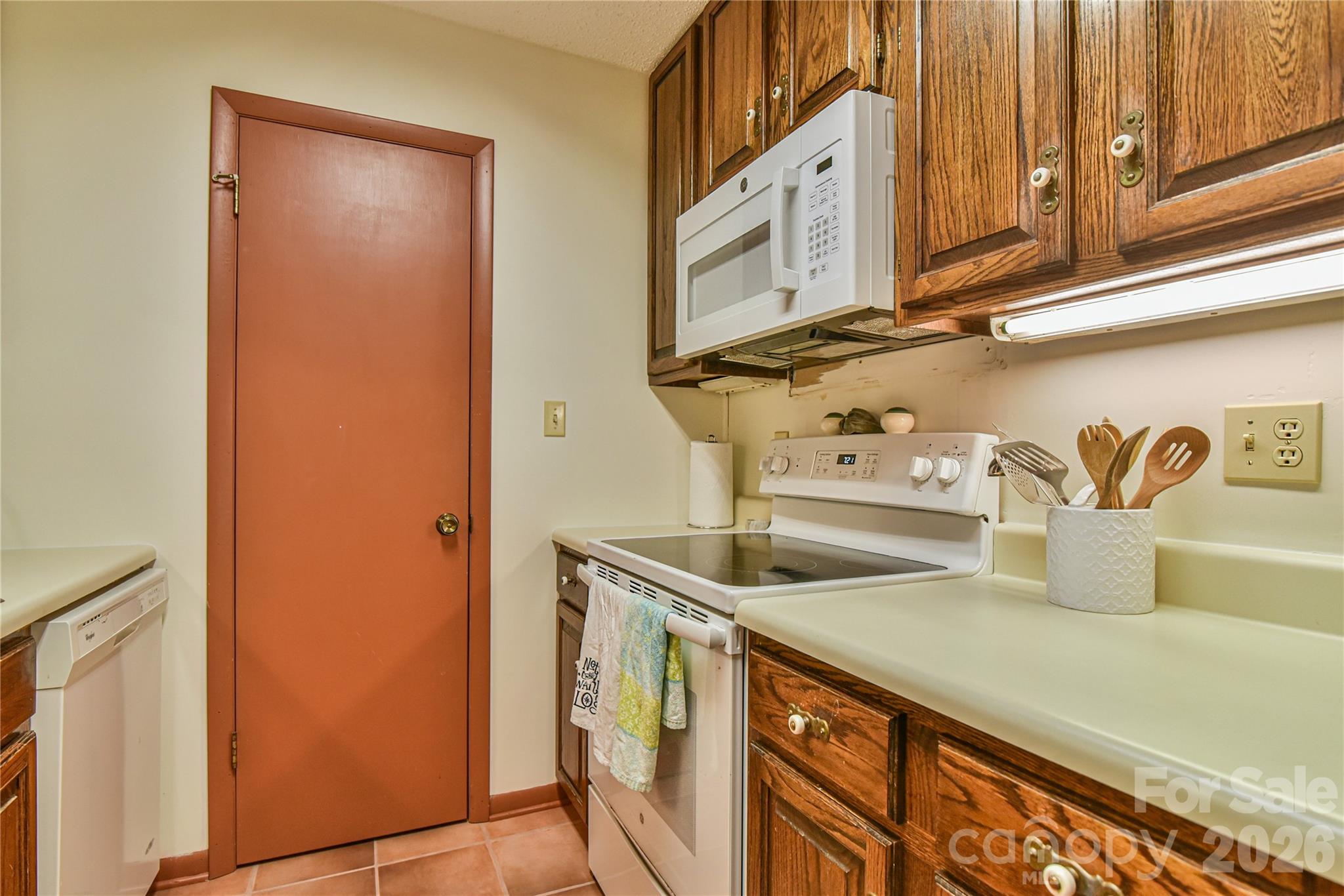 The Lynx Condominium - Residential