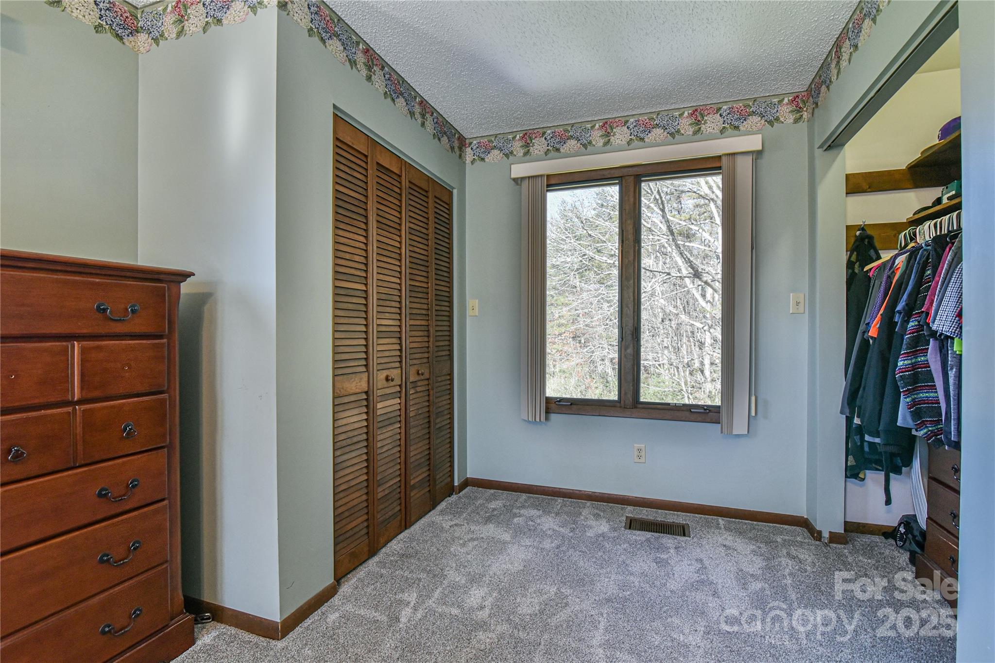 The Lynx Condominium - Residential