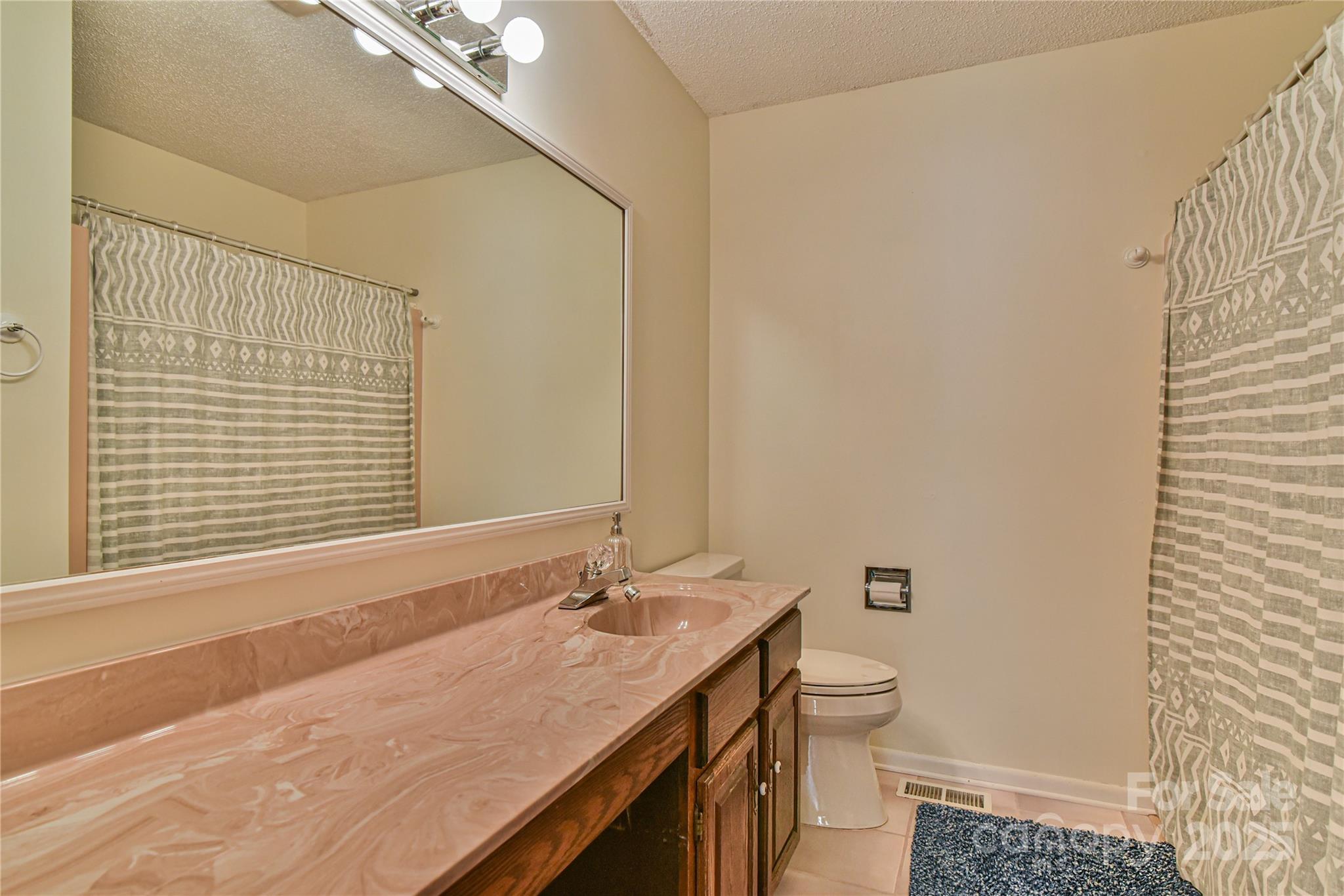 The Lynx Condominium - Residential