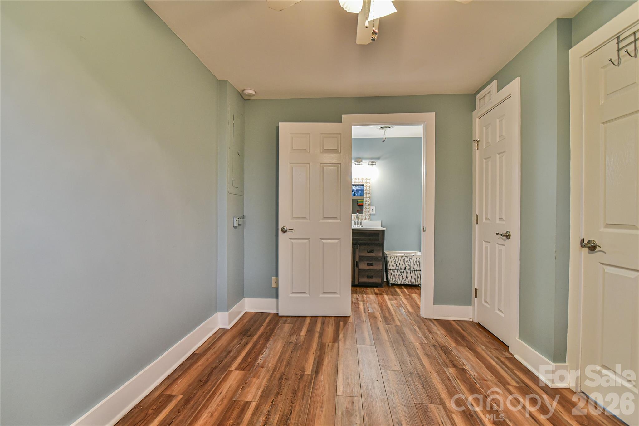 The Lynx Condominium - Residential