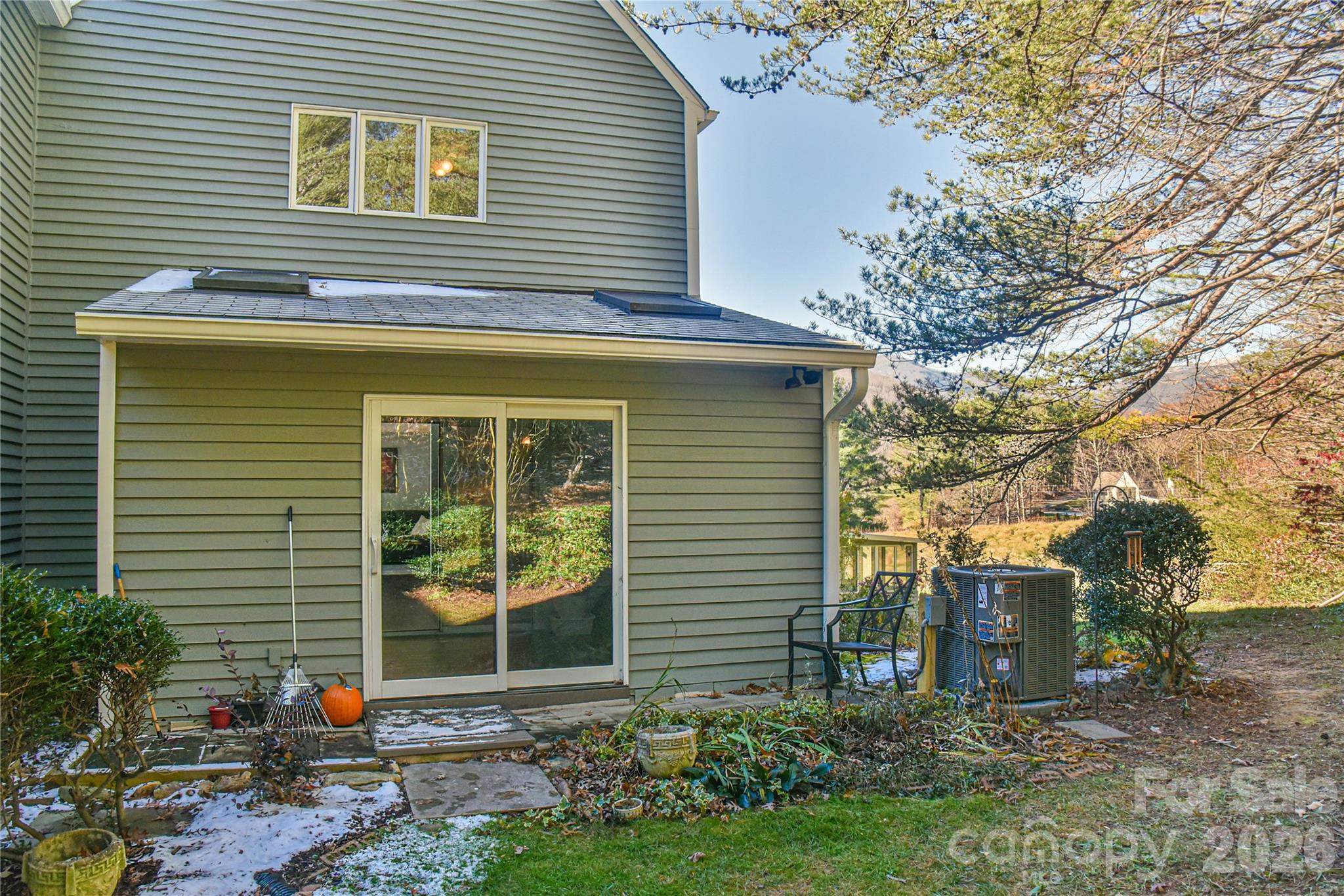 The Lynx Condominium - Residential