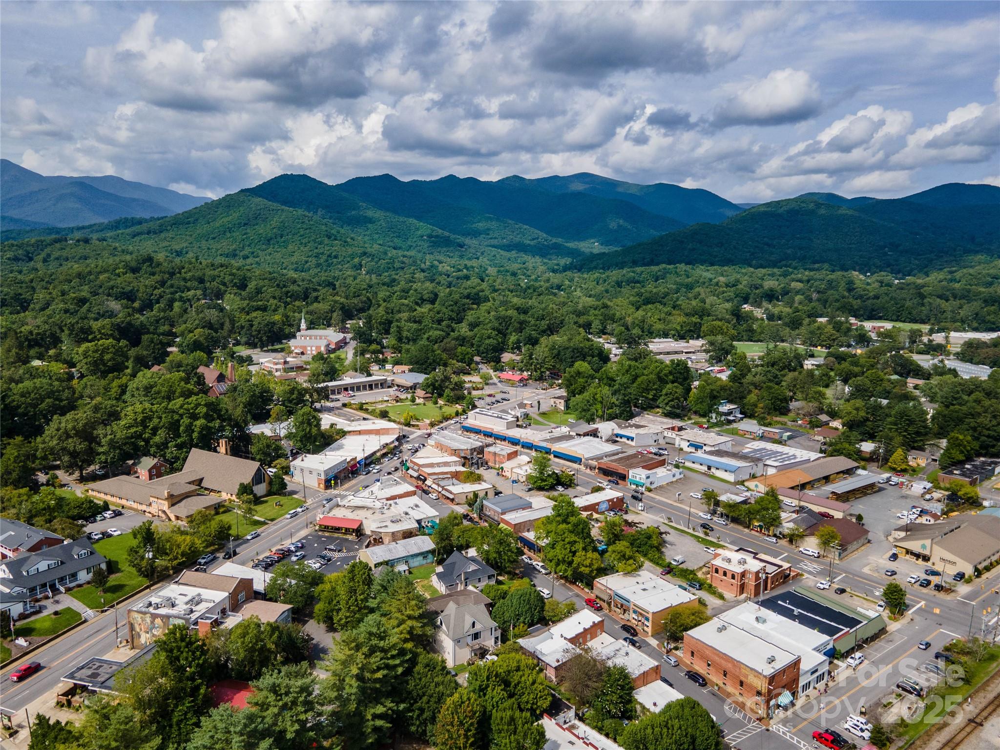 The Lynx Condominium - Residential