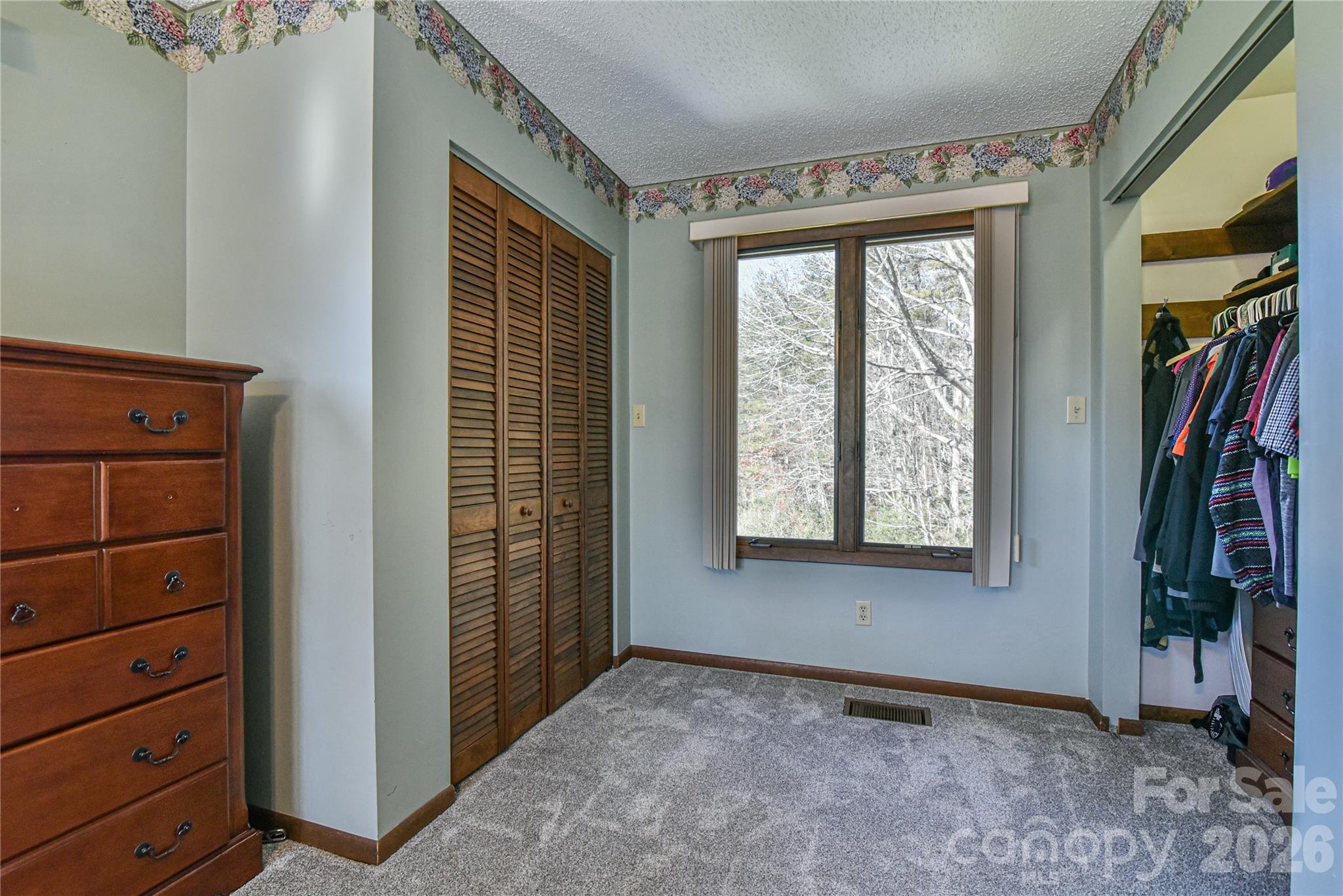 The Lynx Condominium - Residential