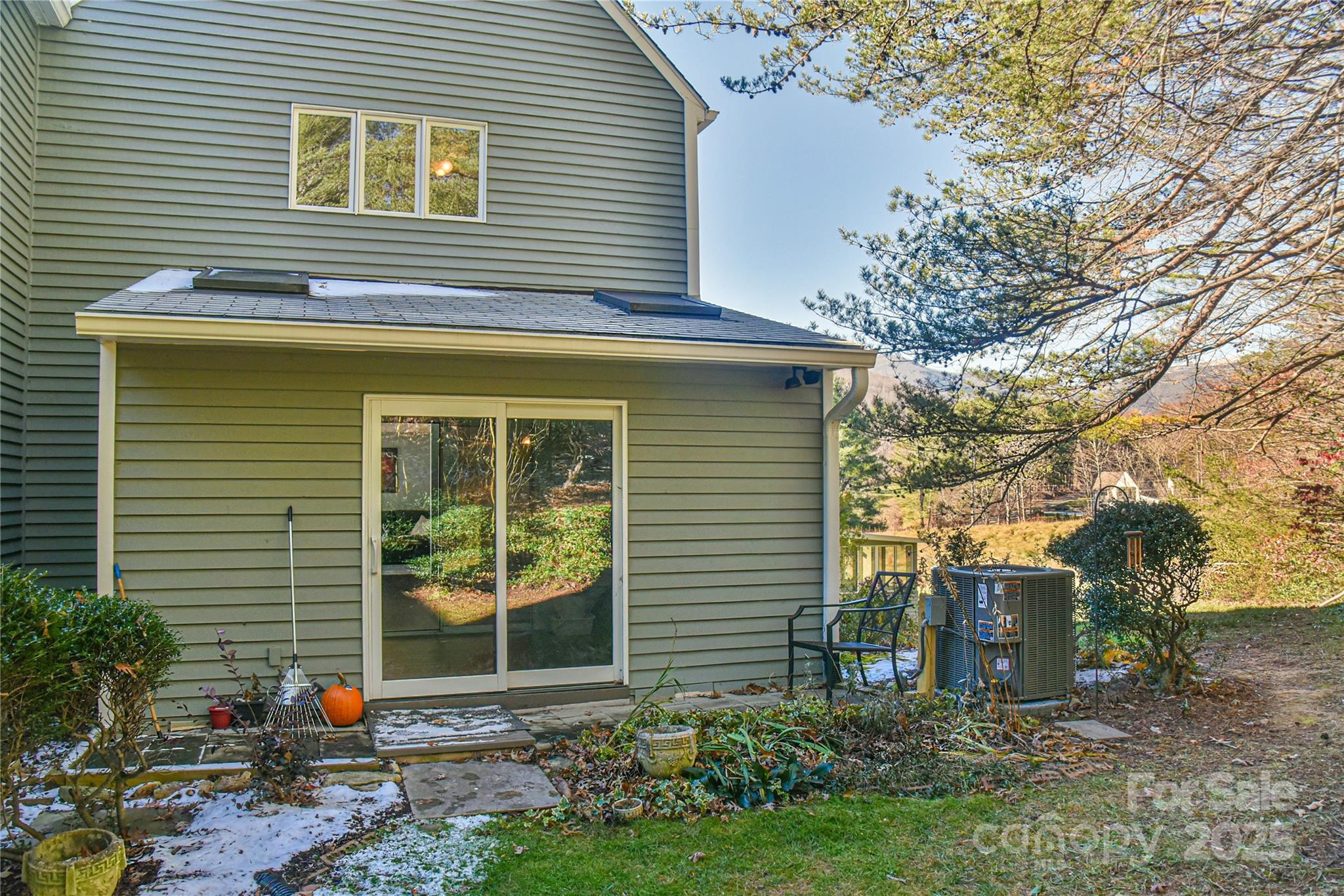 The Lynx Condominium - Residential