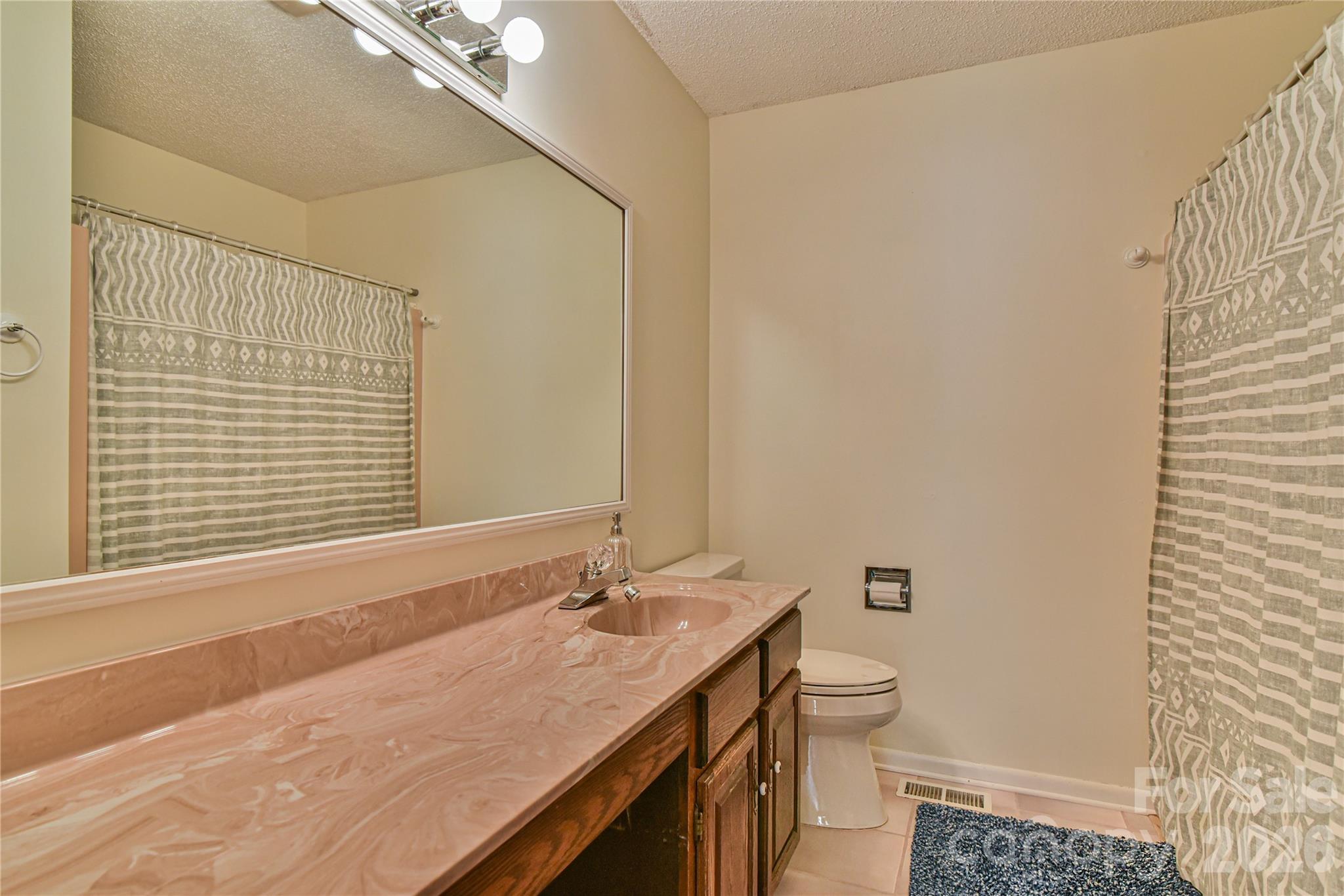 The Lynx Condominium - Residential