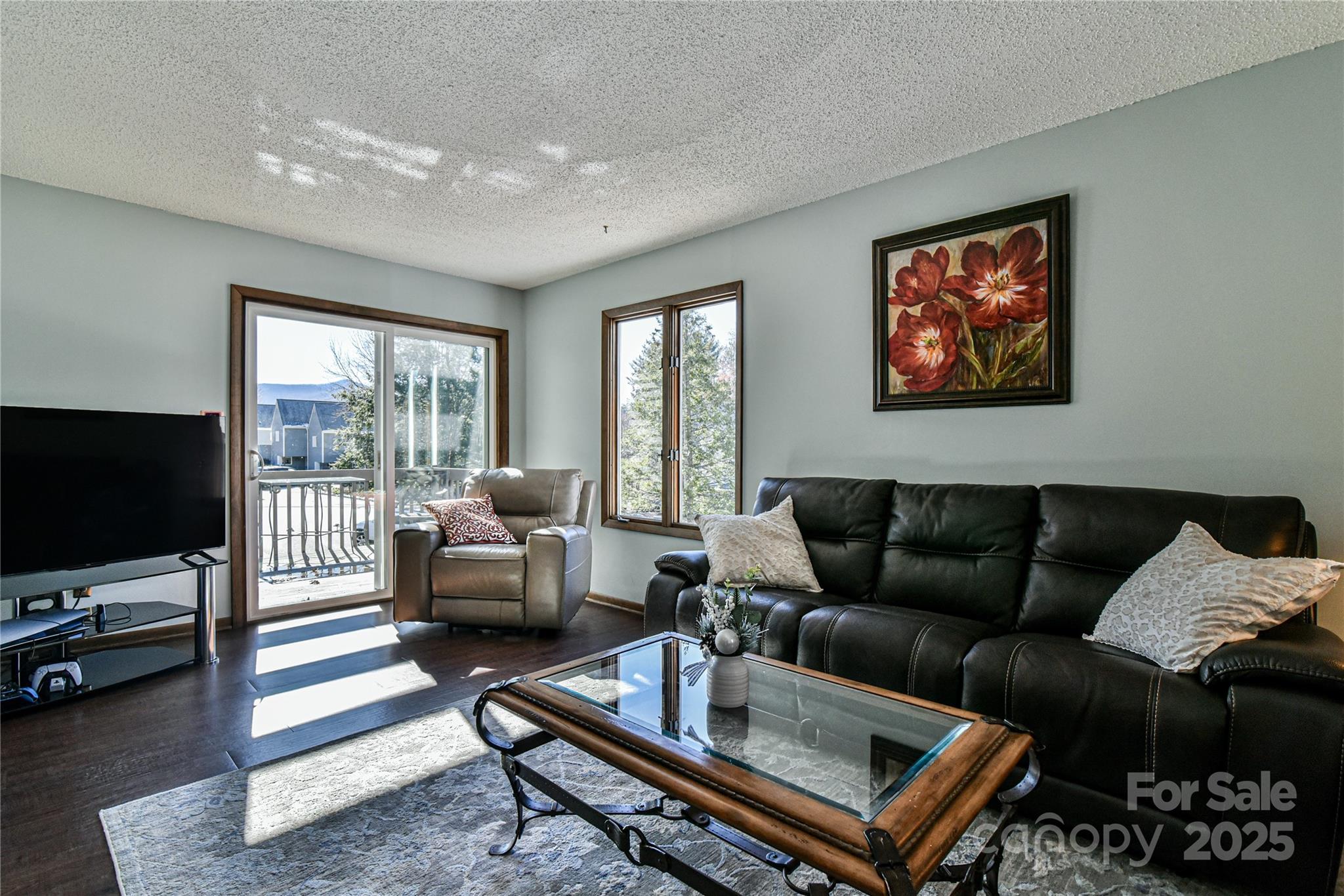 The Lynx Condominium - Residential