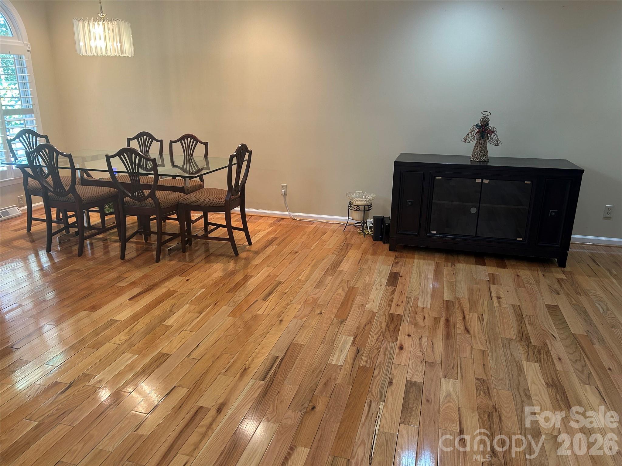 2214 Holly Lane