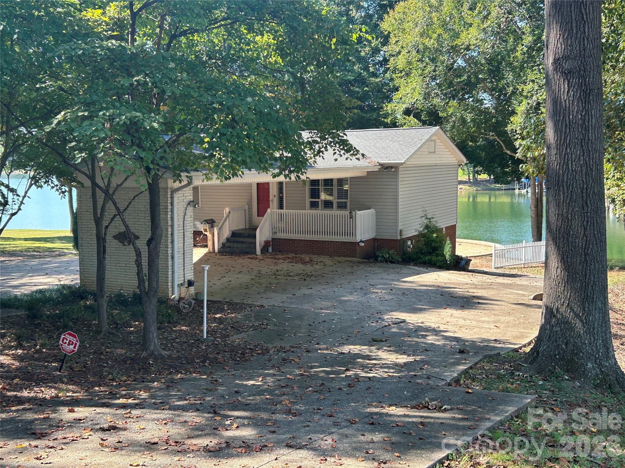 2214 Holly Lane