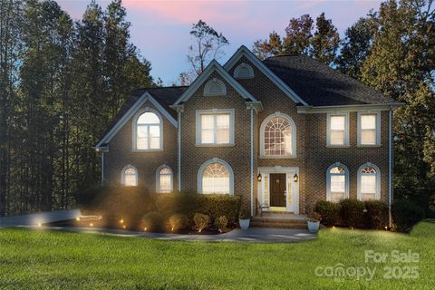 Photo of 1084 Plantation Trail, Gastonia, NC 28056 (MLS # 4314814) Photo of 1084 Plantation Trail, Gastonia, NC 28056 (MLS # 4314814)