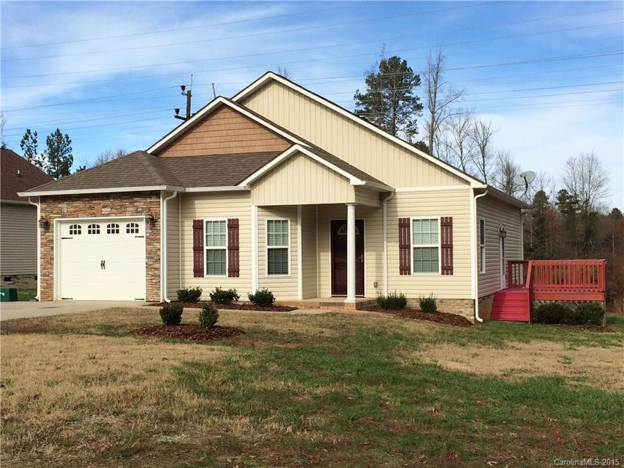 Welcome to Eagle Creek! This house sits at the end of the cul-de-sac and backs up to green space. Nothing to do here! New carpet, paint, light fixtures, cabinets, appliances, etc. Quiet setting but close to it all!