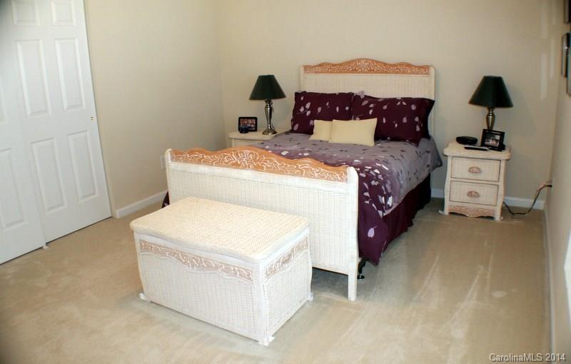 Hamilton Lakes - Residential