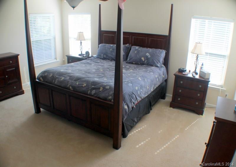 Hamilton Lakes - Residential