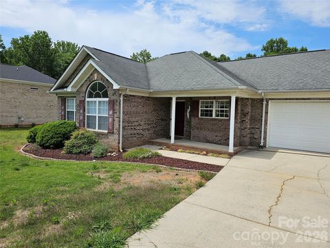 Photo of 2823 Gourdvine Drive, Marshville, NC 28103 (MLS # 4382980)