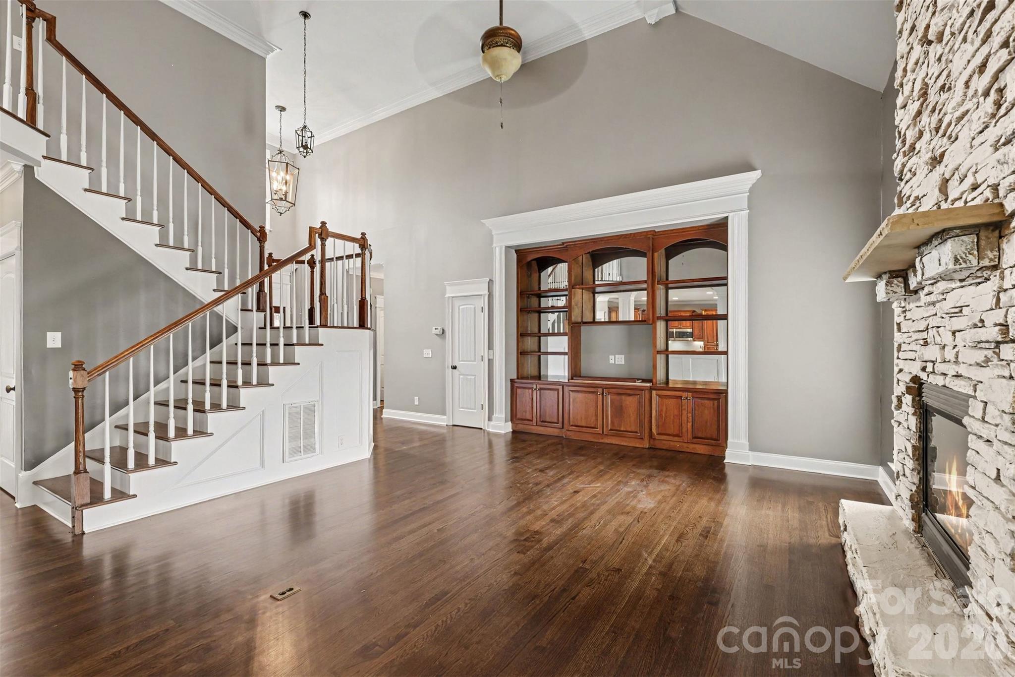 1004 Creekwalk Drive