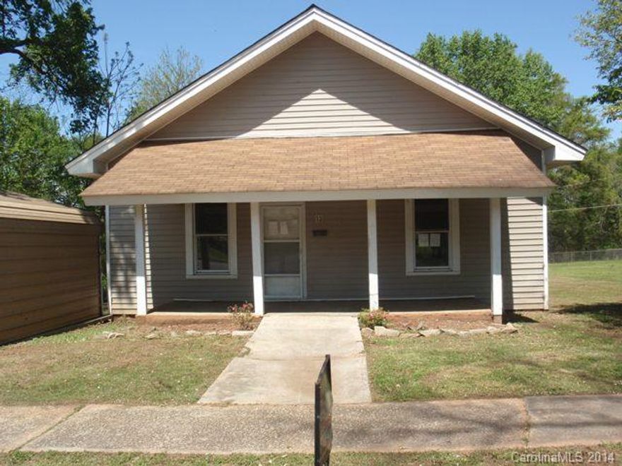 Priced to sell fast!!! 2BR home located in well established neighborhood. Schedule an appointment today!!!