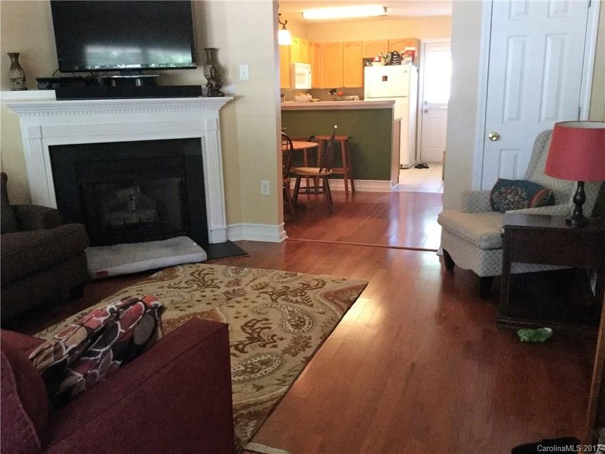 Great opportunity to own your own place and stop paying your landlord.  Well maintained 1 story 2 bedroom 2 bath townhome in wonderful location.  Vaulted ceiling in living room with cozy fireplace, exterior and lawn maintenance provided by HOA.  Neutral paint colors throughout.  Easy access to I-77,  shopping and dining and much more.
Easy one level living!  Must see to appreciate.